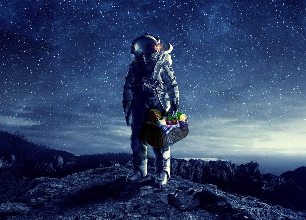 Explore your future. Космонавт на Луне с ноутбуком.