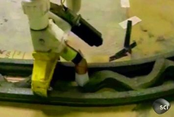 contour crafting robot lays concrete