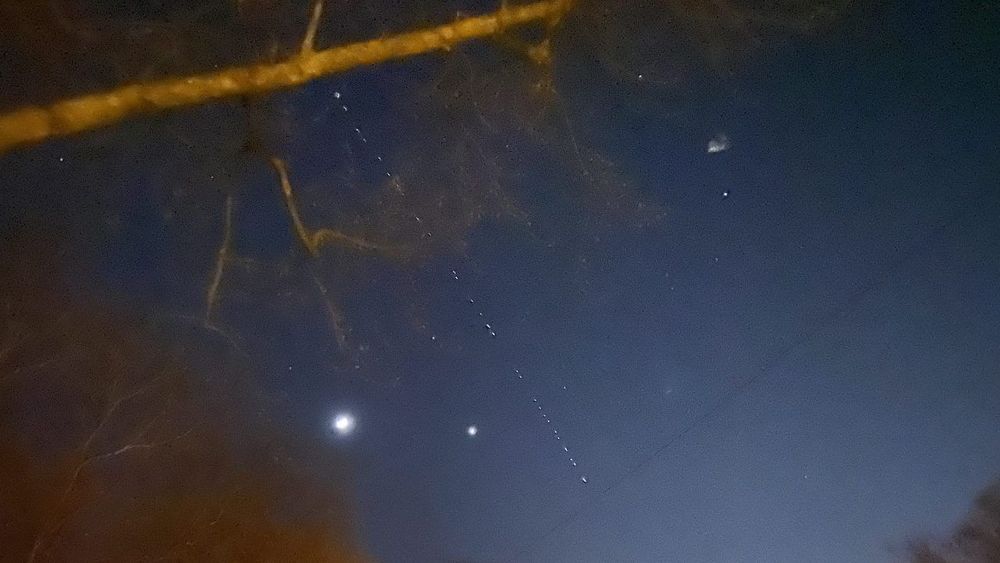 See a string of lights in the sky? It was probably SpaceX’s ‘Starlink