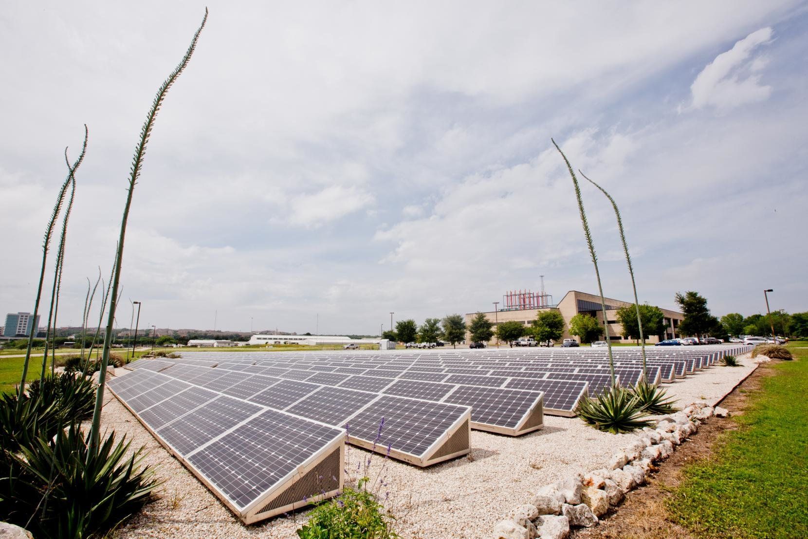 Single-system solar tech cuts clean energy costs in half