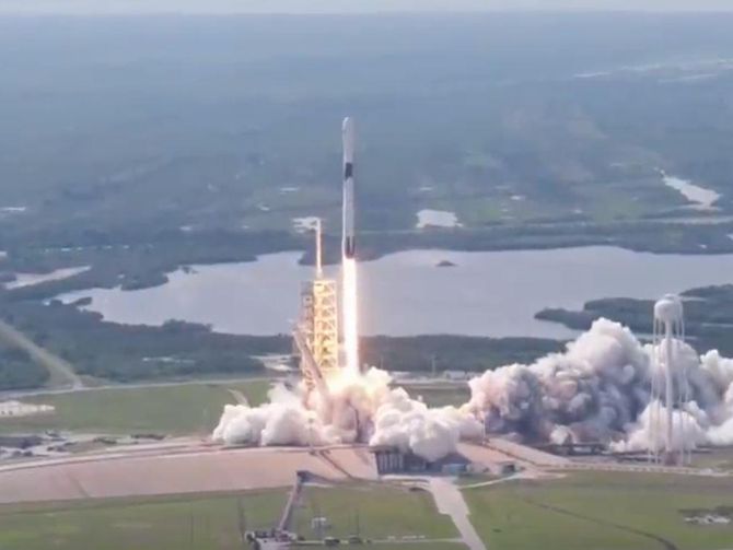 SpaceX launches Block 5 Falcon 9, a radically reusable rocket