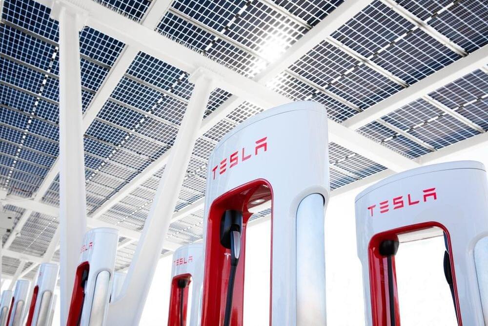 Tesla Launches Free Off peak Holiday Supercharging Around The U S 